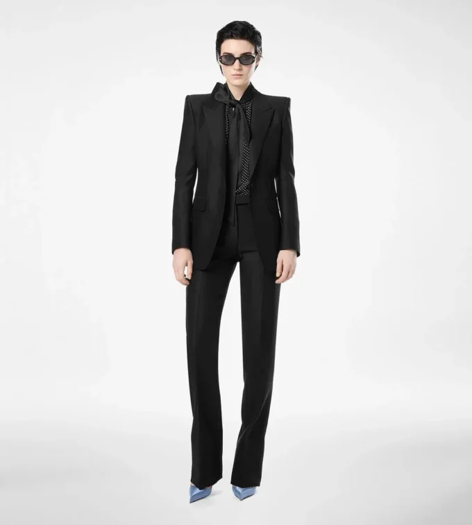ポルカドットシルククレープ・ド・シンのラバリエールチュニックトップ（タキシードディテール付き）
