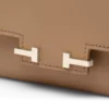 しなやかなグレインレザー製オーブ コンパクトウォレット